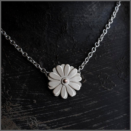 Double Daisy Pendant Necklace (flat)